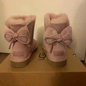 classic double bow mini uggs